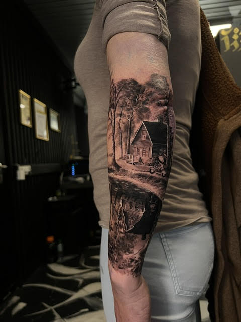 Realistik Tattoo Hütte im Wald ein realistisches Tattoo von einer Hütte im Wald auf dem Arm